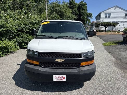 Used 2019 Chevrolet Express 3500 w/ Driver Convenience Package RWD image 3