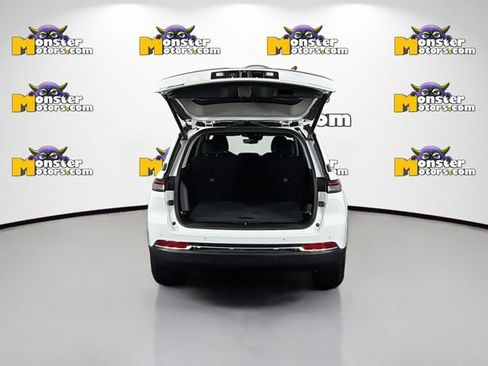 Used 2023 Jeep Grand Cherokee Limited w/ Luxury Tech Group II AWD/4WD image 26