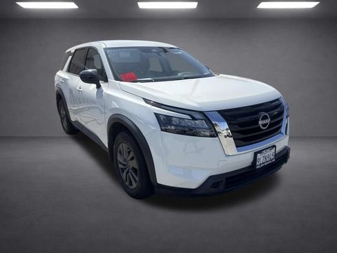 Used 2024 Nissan Pathfinder S FWD image 17