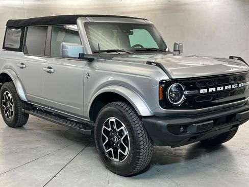 Used 2023 Ford Bronco Outer Banks AWD/4WD image 8