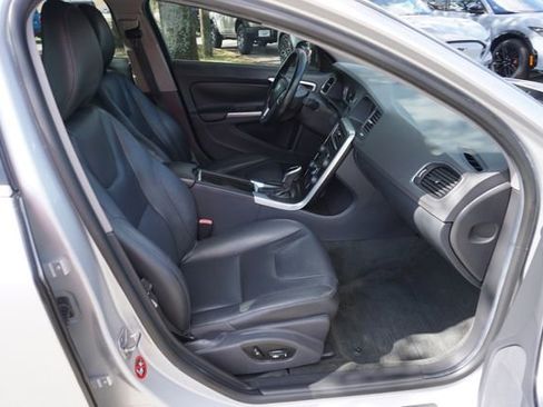 Used 2015 Volvo V60 T5 Premier image 3