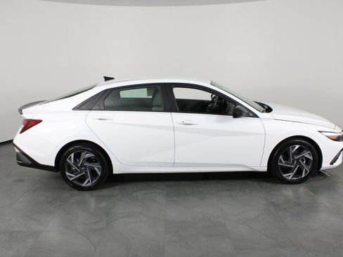 Certified 2025 Hyundai Elantra Sport FWD image 12