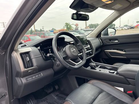 Used 2022 Nissan Pathfinder Platinum w/ Cargo Package AWD/4WD image 13