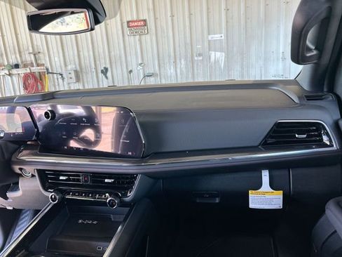 New 2026 Chevrolet Suburban RST image 30