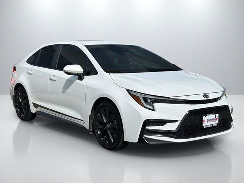 Used 2024 Toyota Corolla SE FWD image 3