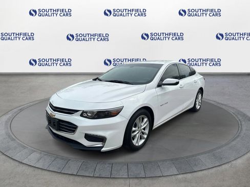 Used 2017 Chevrolet Malibu LT image 2