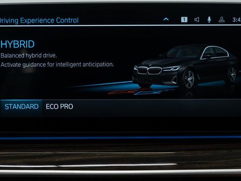 Used 2023 BMW 530e xDrive w/ Premium Package image 26