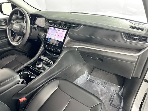 Used 2023 Jeep Grand Cherokee Limited RWD image 29