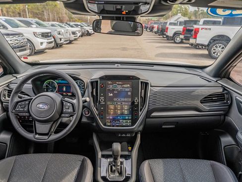 Used 2025 Subaru Forester Premium AWD/4WD image 32