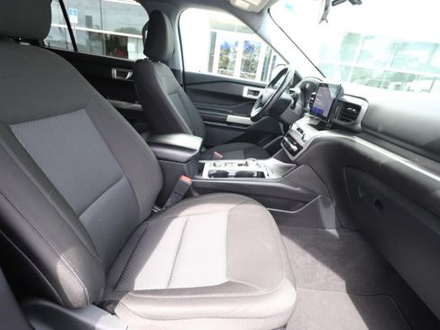 Used 2022 Ford Explorer XLT image 23