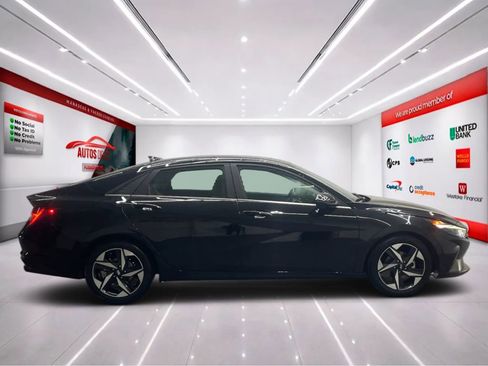 Used 2023 Hyundai Elantra Limited image 9