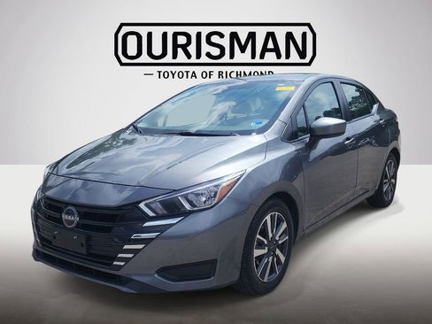 Used 2023 Nissan Versa SV FWD image 2