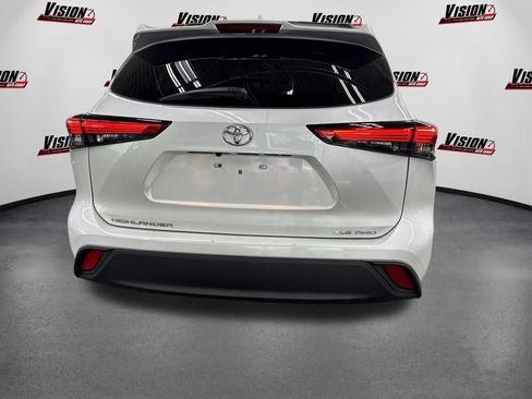 Used 2022 Toyota Highlander XLE AWD/4WD image 6
