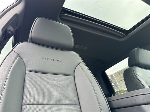 New 2026 GMC Sierra 2500 Denali w/ Denali Reserve Package image 18