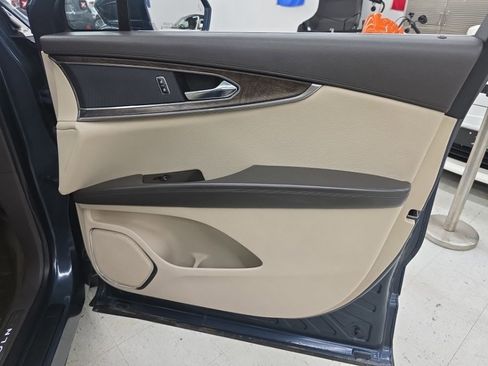 Used 2016 Lincoln MKX Reserve w/ Climate Package AWD/4WD image 14