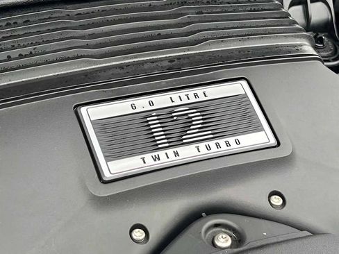 Used 2017 Bentley Bentayga image 18