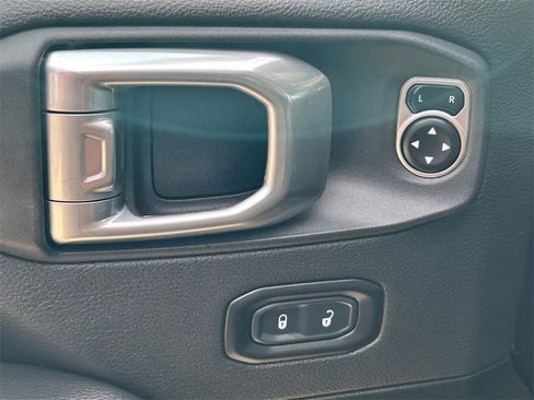 Used 2023 Jeep Gladiator Overland image 19