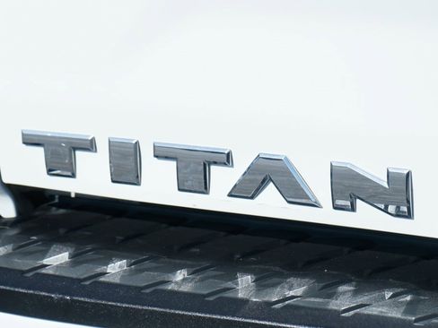 Used 2021 Nissan Titan SV image 41
