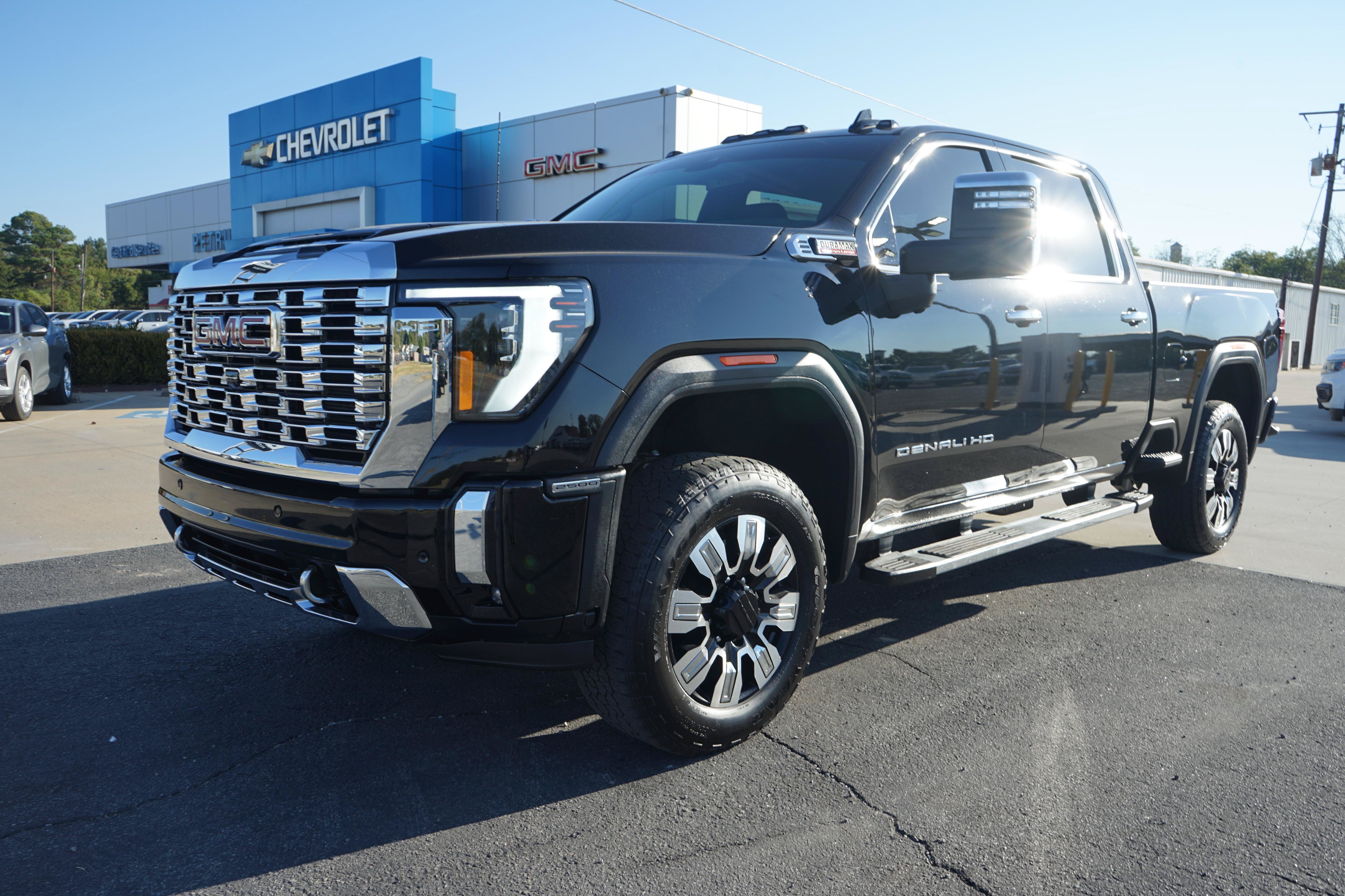 Used 2025 GMC Sierra 2500 Denali AWD/4WD image 1