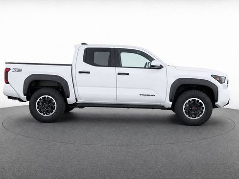 Used 2025 Toyota Tacoma TRD Off-Road AWD/4WD image 2