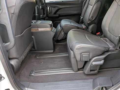 Used 2025 Toyota Sienna Platinum FWD image 17