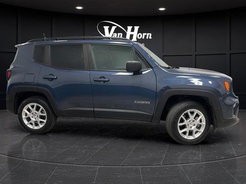 Used 2022 Jeep Renegade Latitude AWD/4WD image 8