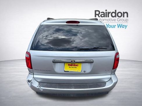 Used 2005 Chrysler Town & Country LX w/ Popular Equipment Group II FWD image 6