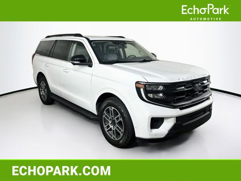 Used 2025 Ford Expedition Active AWD/4WD image 1