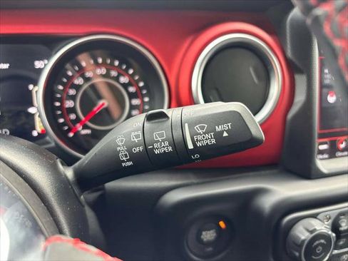 Certified 2020 Jeep Wrangler Unlimited Rubicon w/ Dual Top Group AWD/4WD image 24