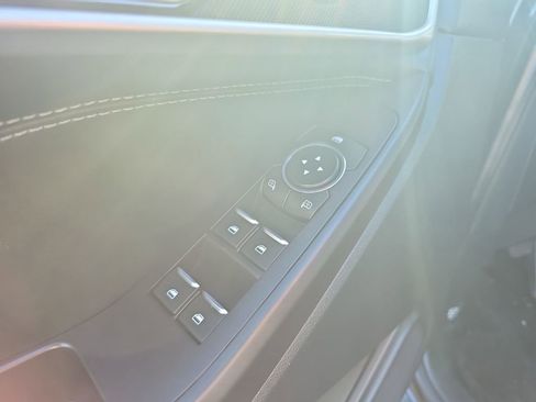 Used 2020 Ford Explorer XLT w/ Equipment Group 202A image 21