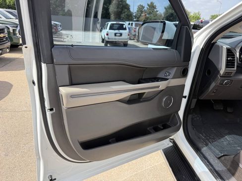 Used 2020 Ford Expedition XLT w/ Equipment Group 202A RWD image 8