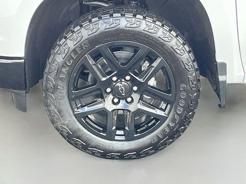 Used 2024 Chevrolet Silverado 1500 Custom Trail Boss w/ LPO, Dark Essentials Package AWD/4WD image 32