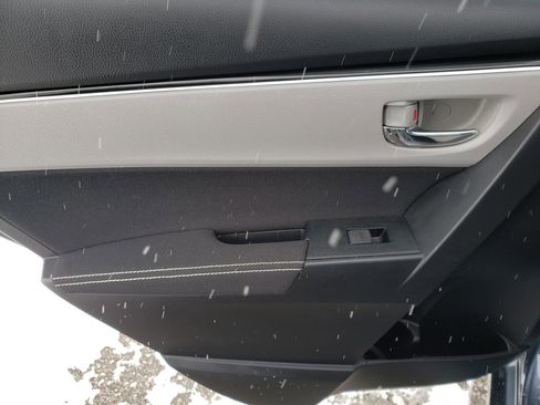 Used 2018 Toyota Corolla LE image 11