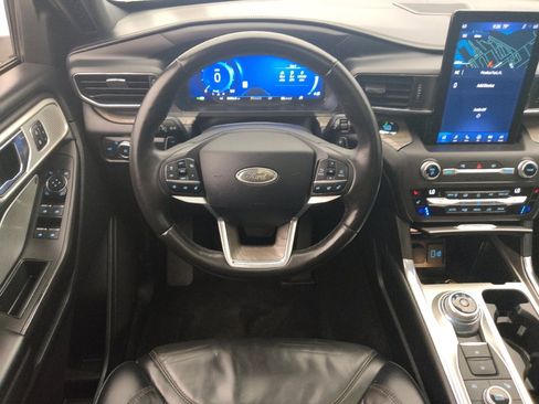 Used 2020 Ford Explorer Platinum w/ Premium Technology Package image 22