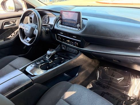 Certified 2025 Nissan Rogue SV FWD image 14