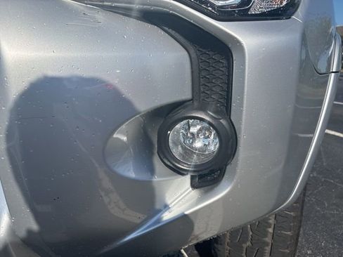 Used 2019 Toyota 4Runner SR5 Premium image 2