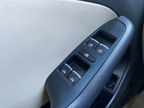Used 2013 Volkswagen Jetta SE FWD image 18