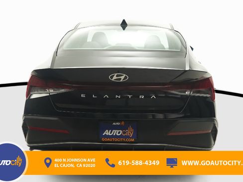 Used 2024 Hyundai Elantra SEL FWD image 12