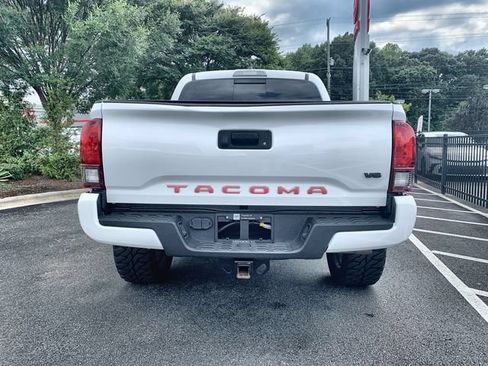 Used 2022 Toyota Tacoma SR5 w/ Technology Package RWD image 7