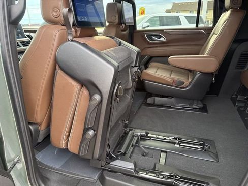 Used 2024 Chevrolet Suburban High Country w/ Advanced Technology Package image 41