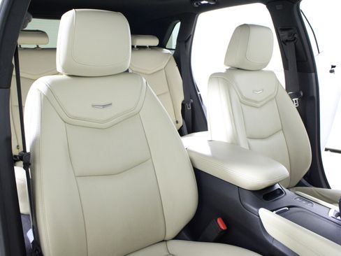 Used 2018 Cadillac XT5 Luxury w/ Driver Awareness Package image 19