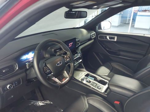 Used 2023 Ford Explorer ST image 2