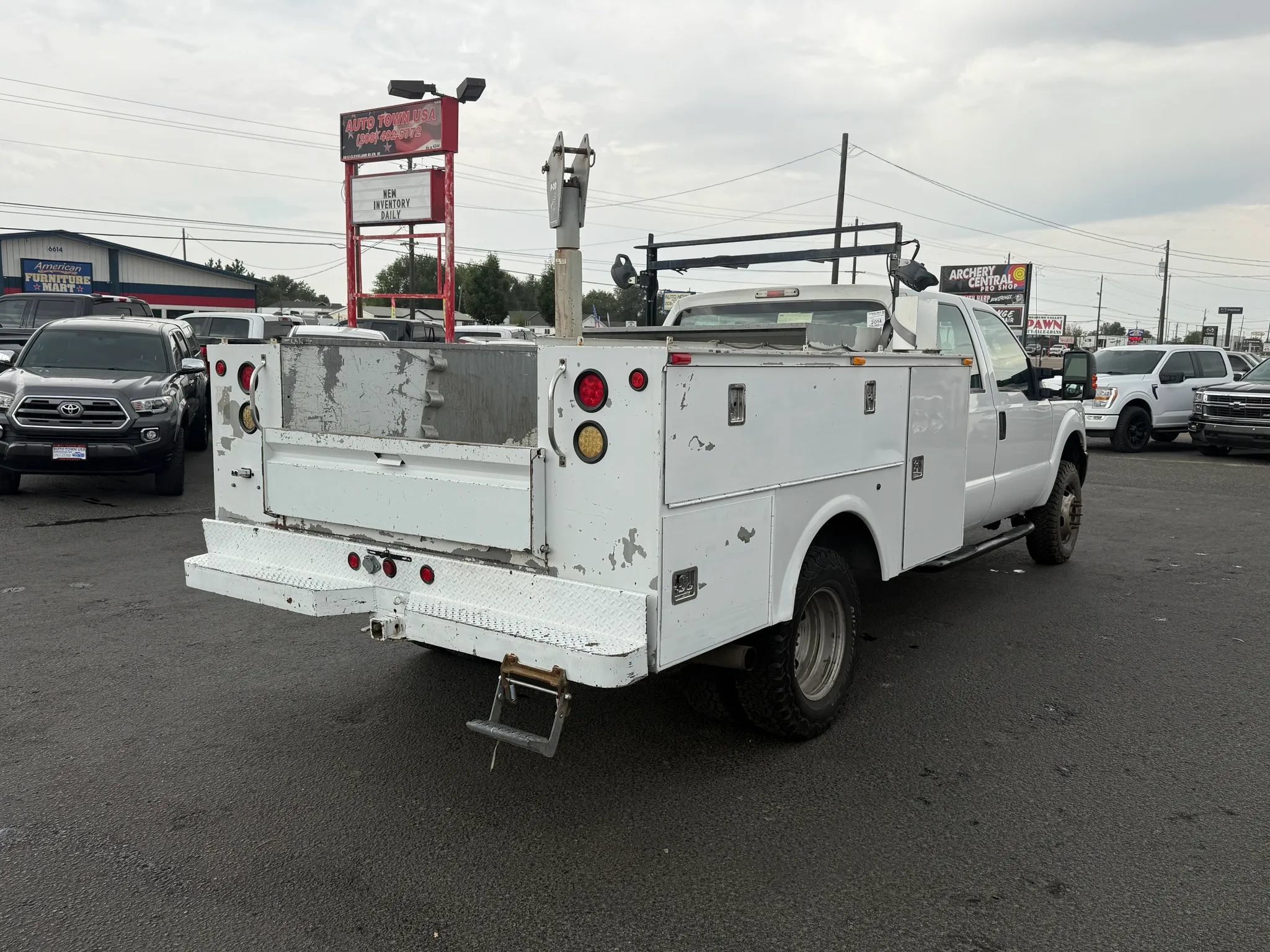 Used 2014 Ford F350 XL w/ Power Equipment Group AWD/4WD image 5