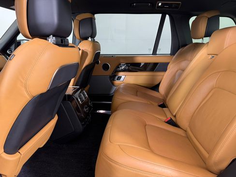 Used 2019 Land Rover Range Rover Long Wheelbase Autobiography image 24