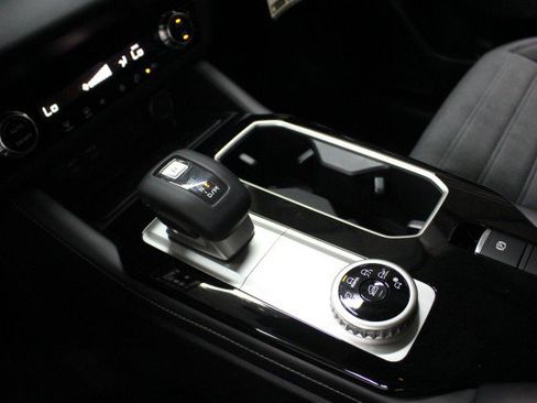 New 2025 Mitsubishi Outlander SE image 14