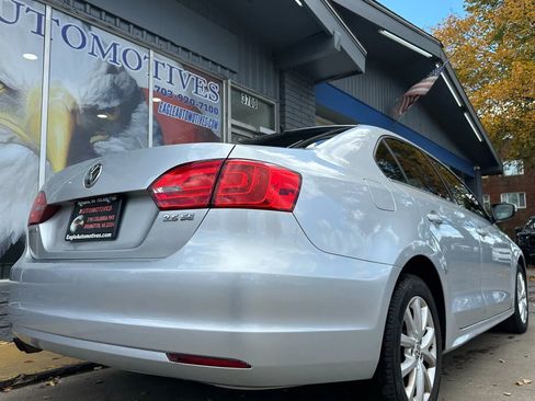 Used 2013 Volkswagen Jetta SE image 3