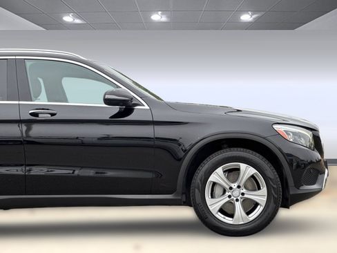 Used 2017 Mercedes-Benz GLC 300 4MATIC image 37