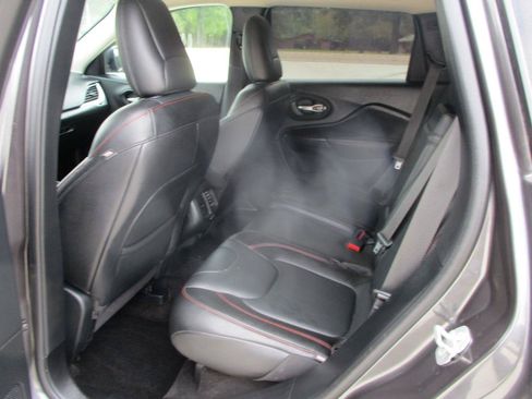 Used 2014 Jeep Cherokee Trailhawk w/ Comfort/Convenience Group AWD/4WD image 15
