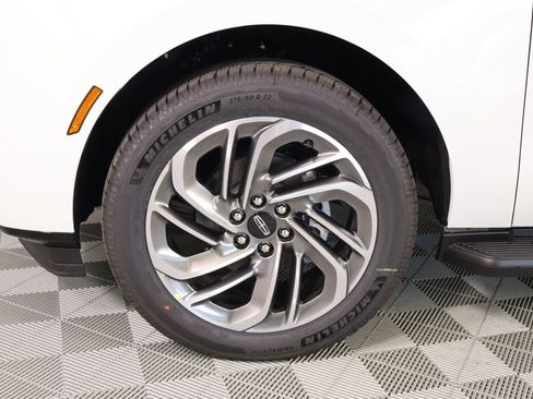 New 2026 Lincoln Navigator Premiere AWD/4WD image 18