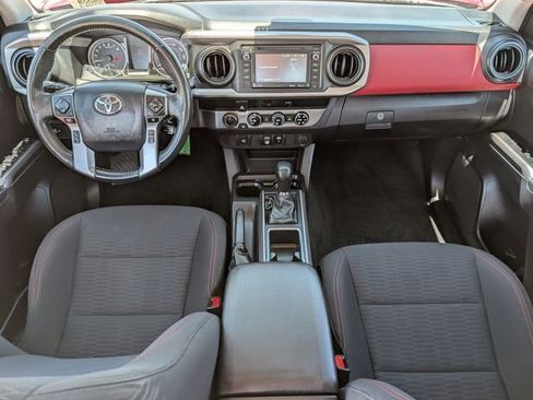 Used 2018 Toyota Tacoma SR5 AWD/4WD image 22